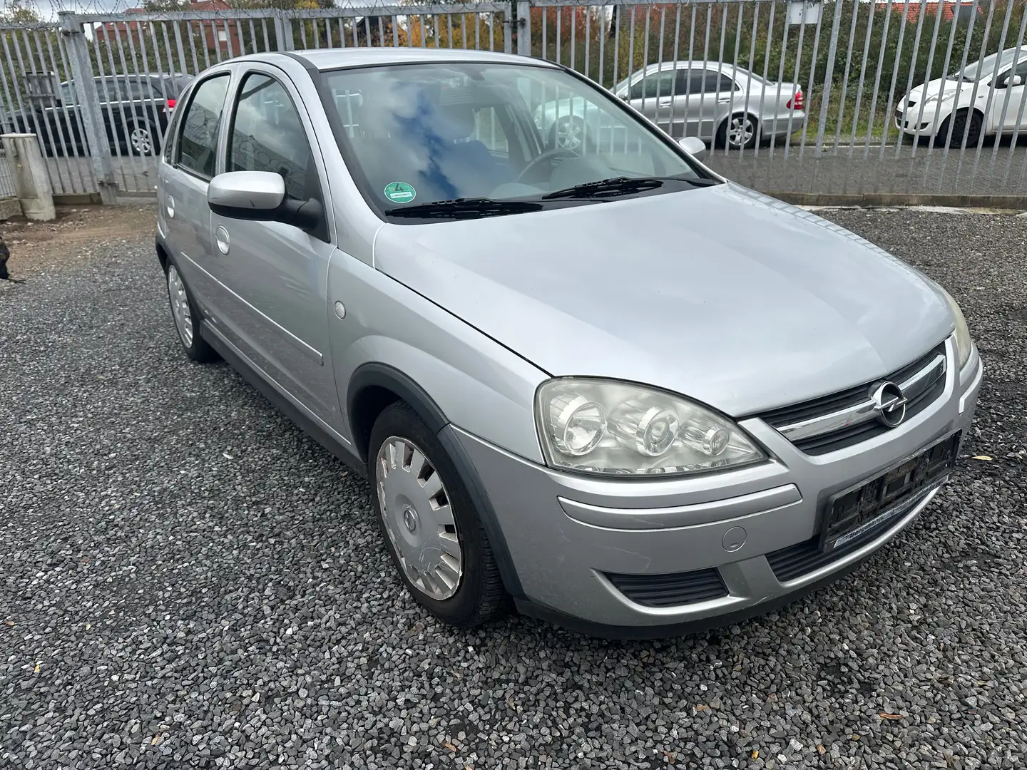 Opel Corsa 1.2 Edition Plateado - 1