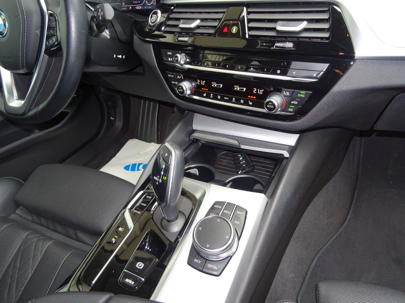 BMW 530 e Touring xDrive Aut Navi LEDer DrvAsProf H/K — photo 9