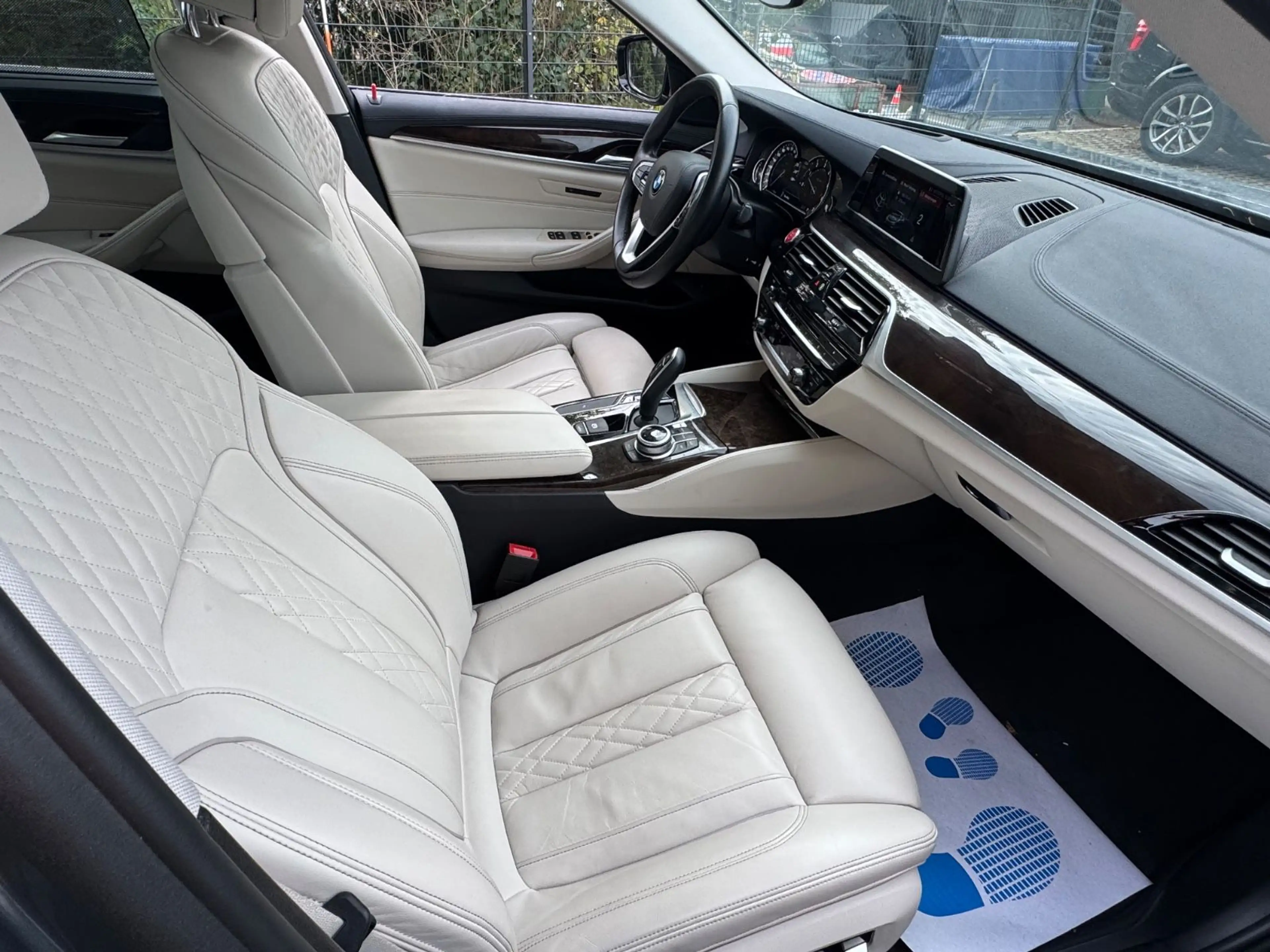BMW 530 i Luxury Line — photo 7