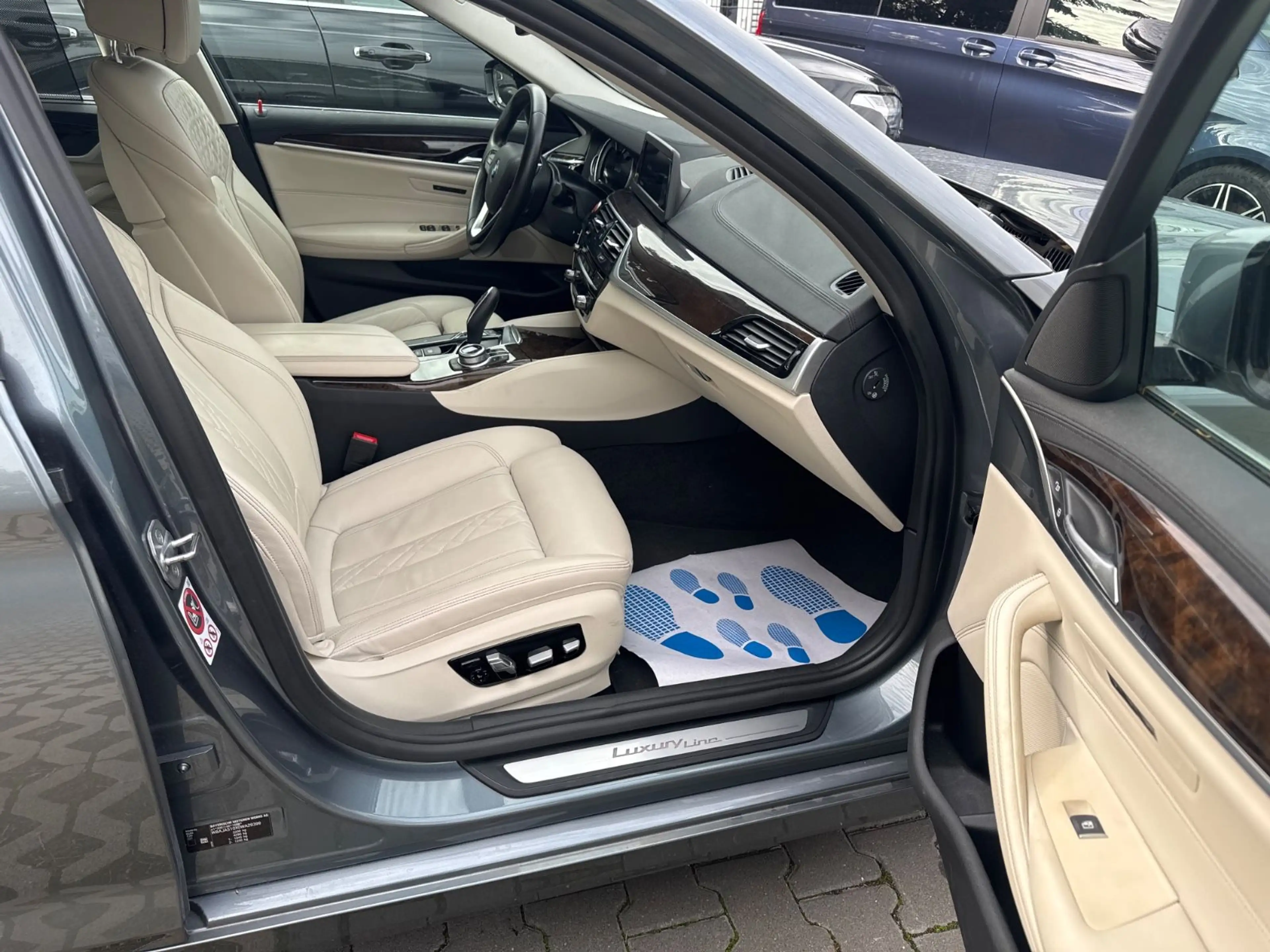 BMW 530 i Luxury Line — photo 6