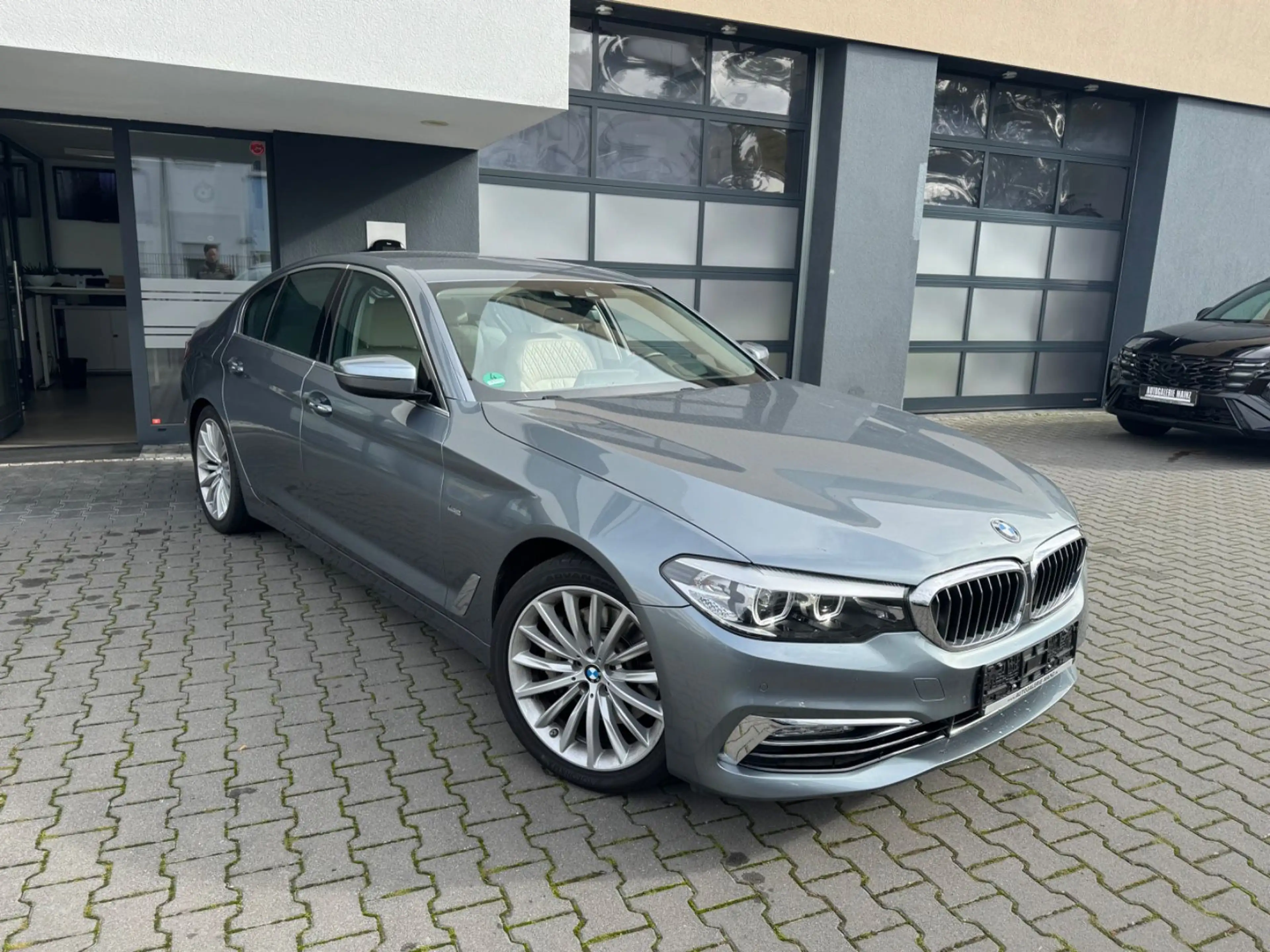 BMW 530 i Luxury Line — photo 15