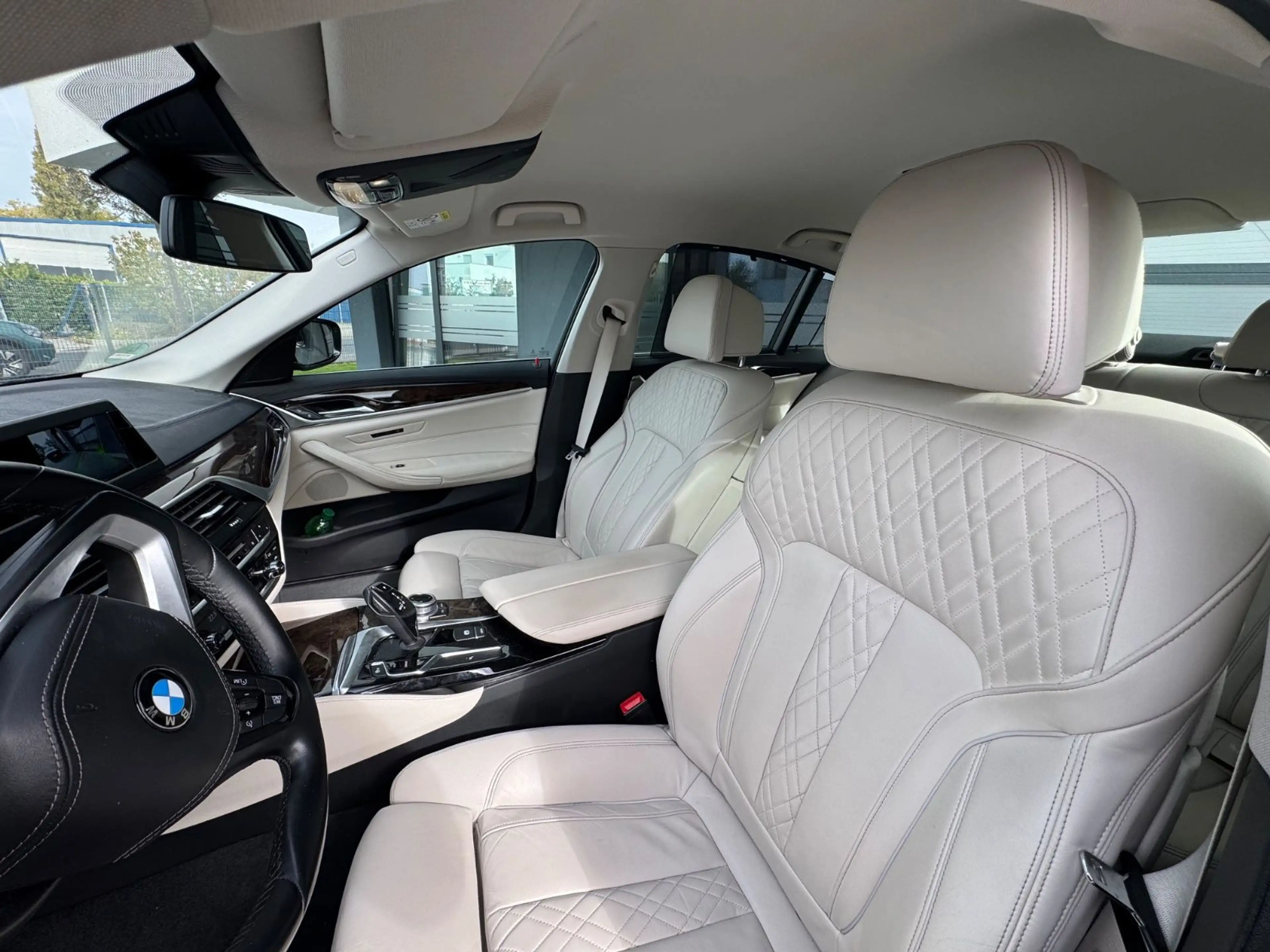 BMW 530 i Luxury Line — photo 10