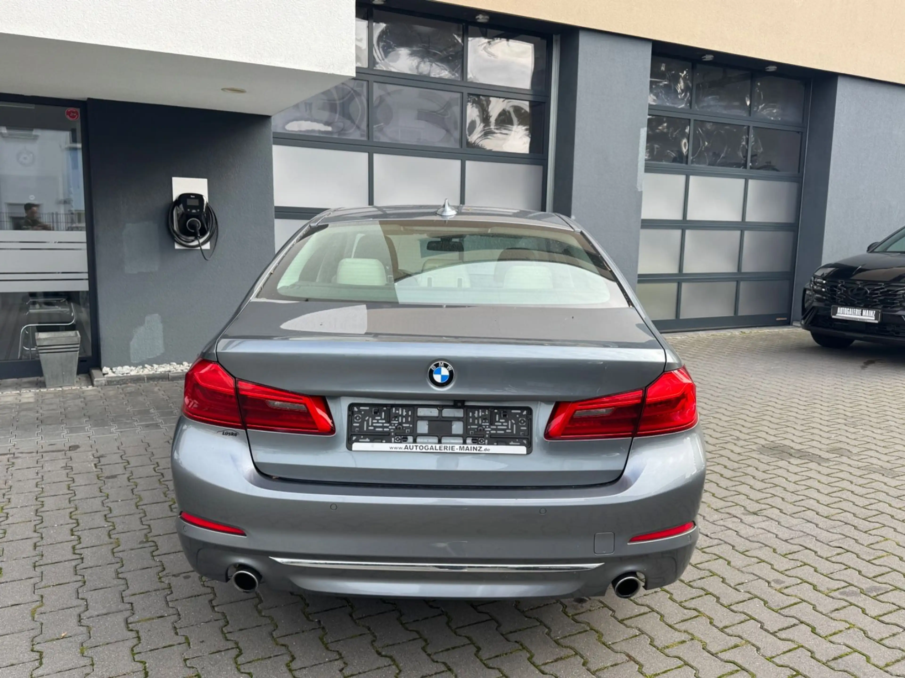 BMW 530 i Luxury Line — photo 14