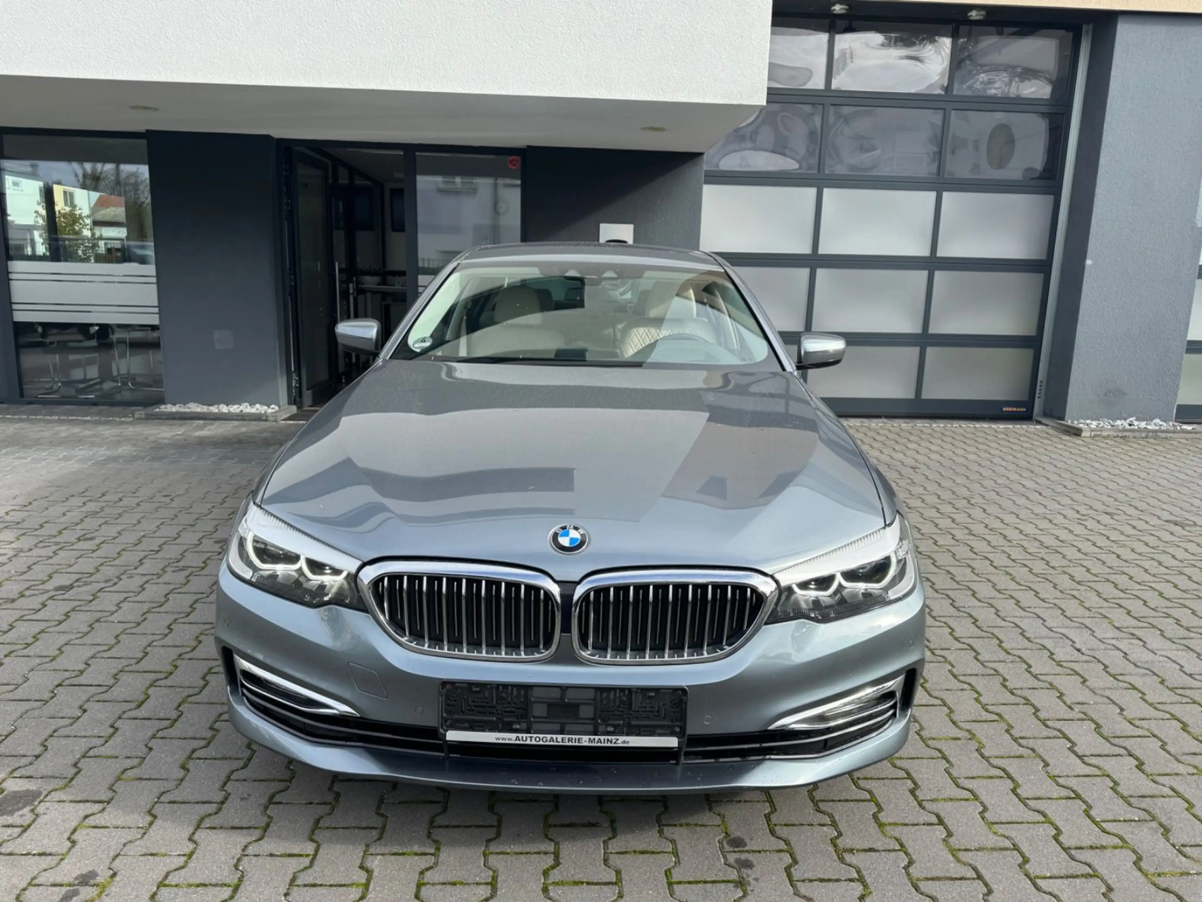 BMW 530 i Luxury Line — photo 13