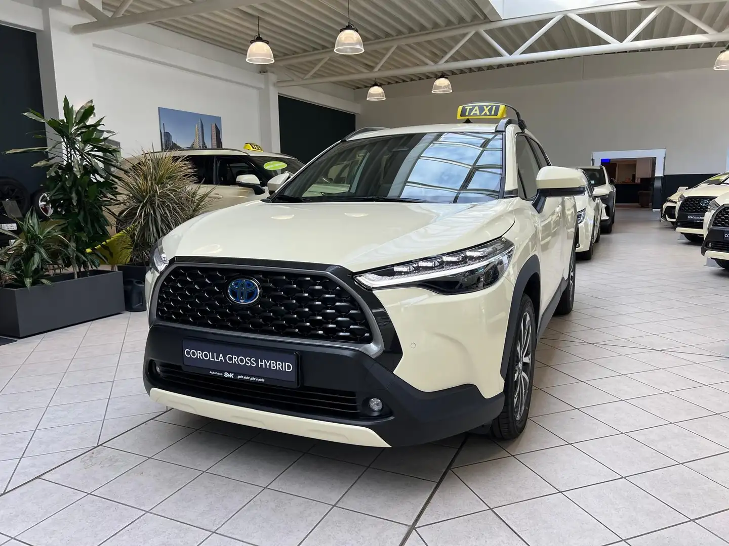 Toyota Corolla Cross 2,0-l Hybrid Team D*Taxi-Paket* Blanc - 1