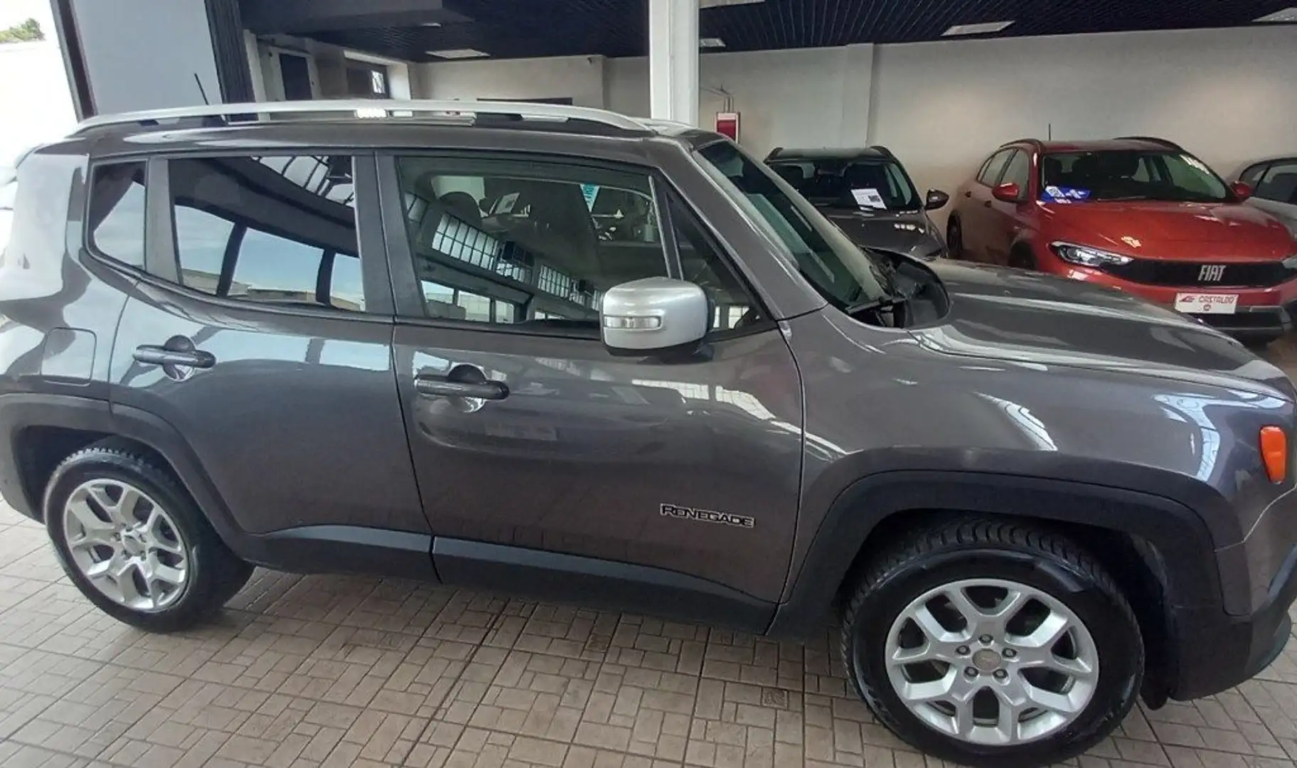 Jeep Renegade 1.6 Mjt 120 CV Limited Gris - 2