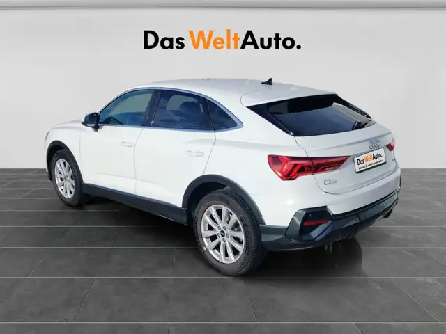 Audi Q3 view 6