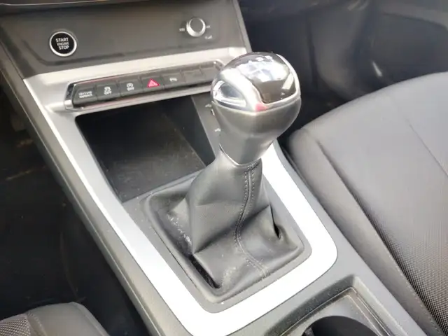 Audi Q3 view 16