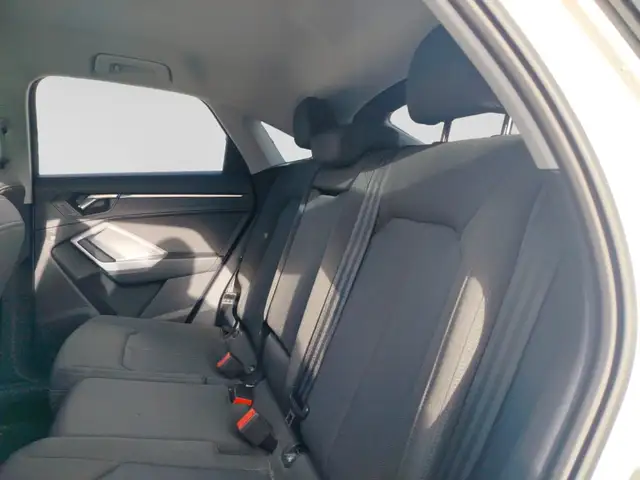 Audi Q3 view 17