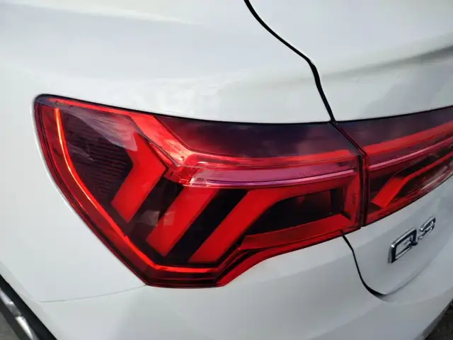 Audi Q3 view 10