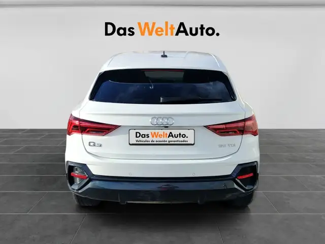 Audi Q3 view 5