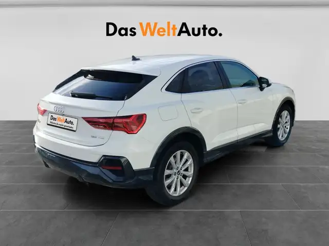 Audi Q3 view 4