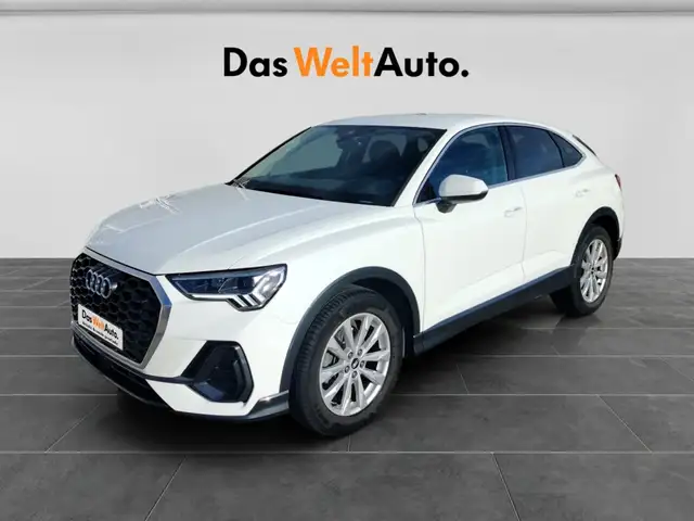 Audi Q3 view 3