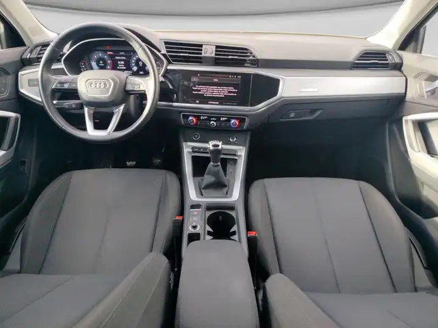 Audi Q3 view 13