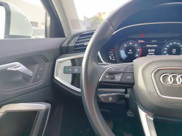 Audi Q3 view 21