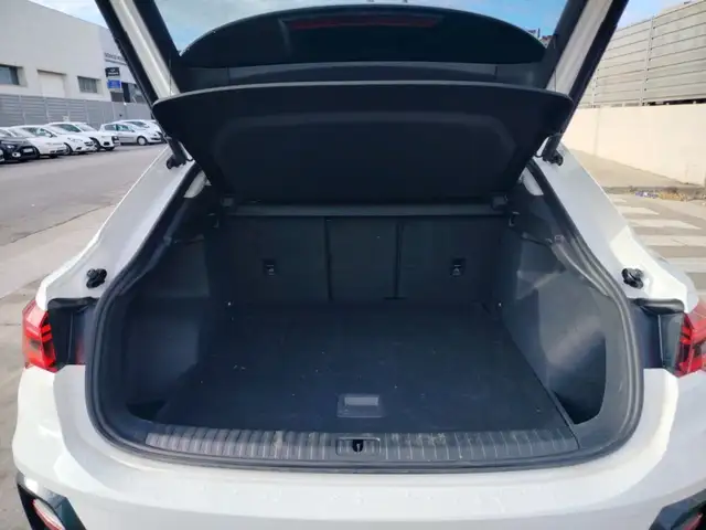 Audi Q3 view 20