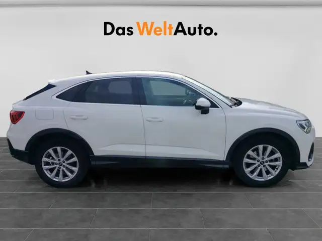 Audi Q3 view 7