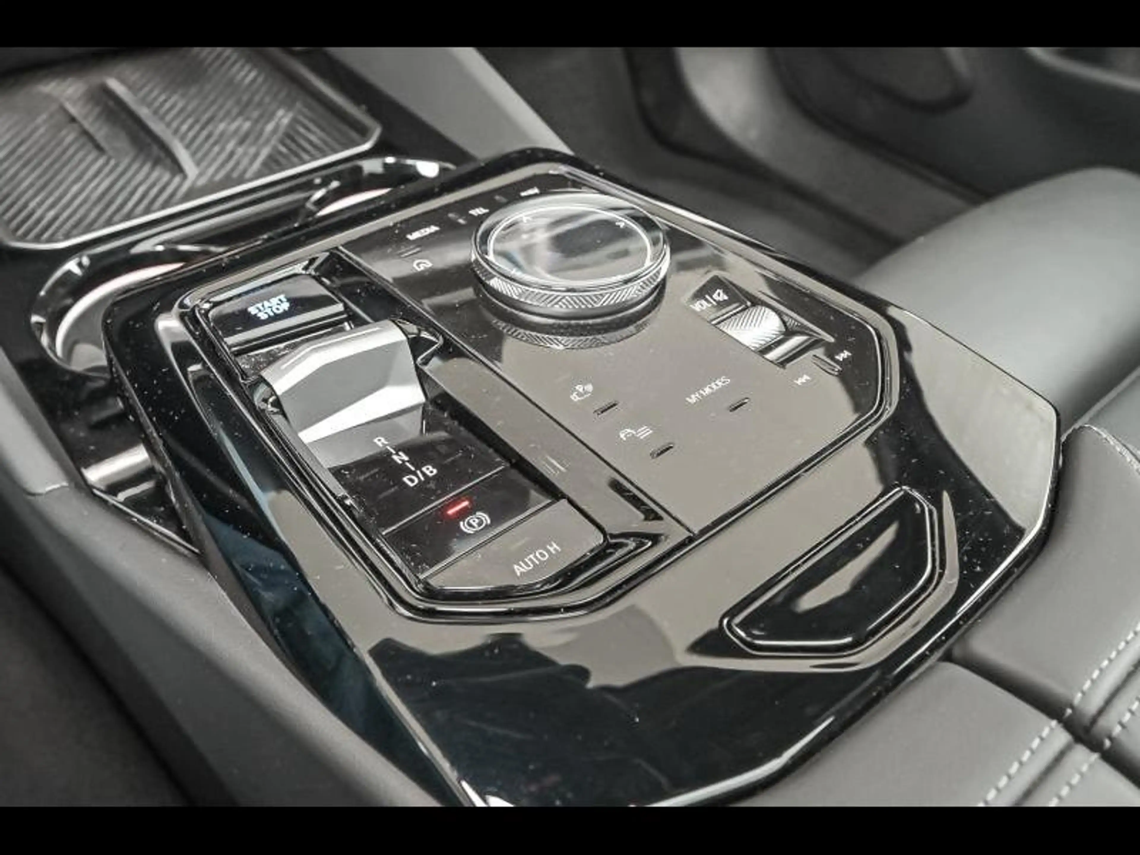 BMW i5 M SPORTPAKKET PRO — photo 11
