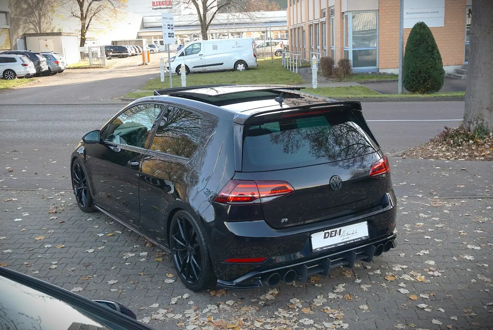 Volkswagen Golf VII Lim. R 4Motion / Pano./ Leder / 19" / Schwarz - 2