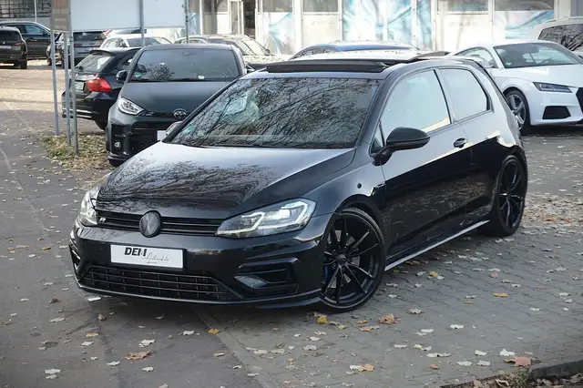 Volkswagen Golf VII Lim. R 4Motion / Pano./ Leder / 19" /