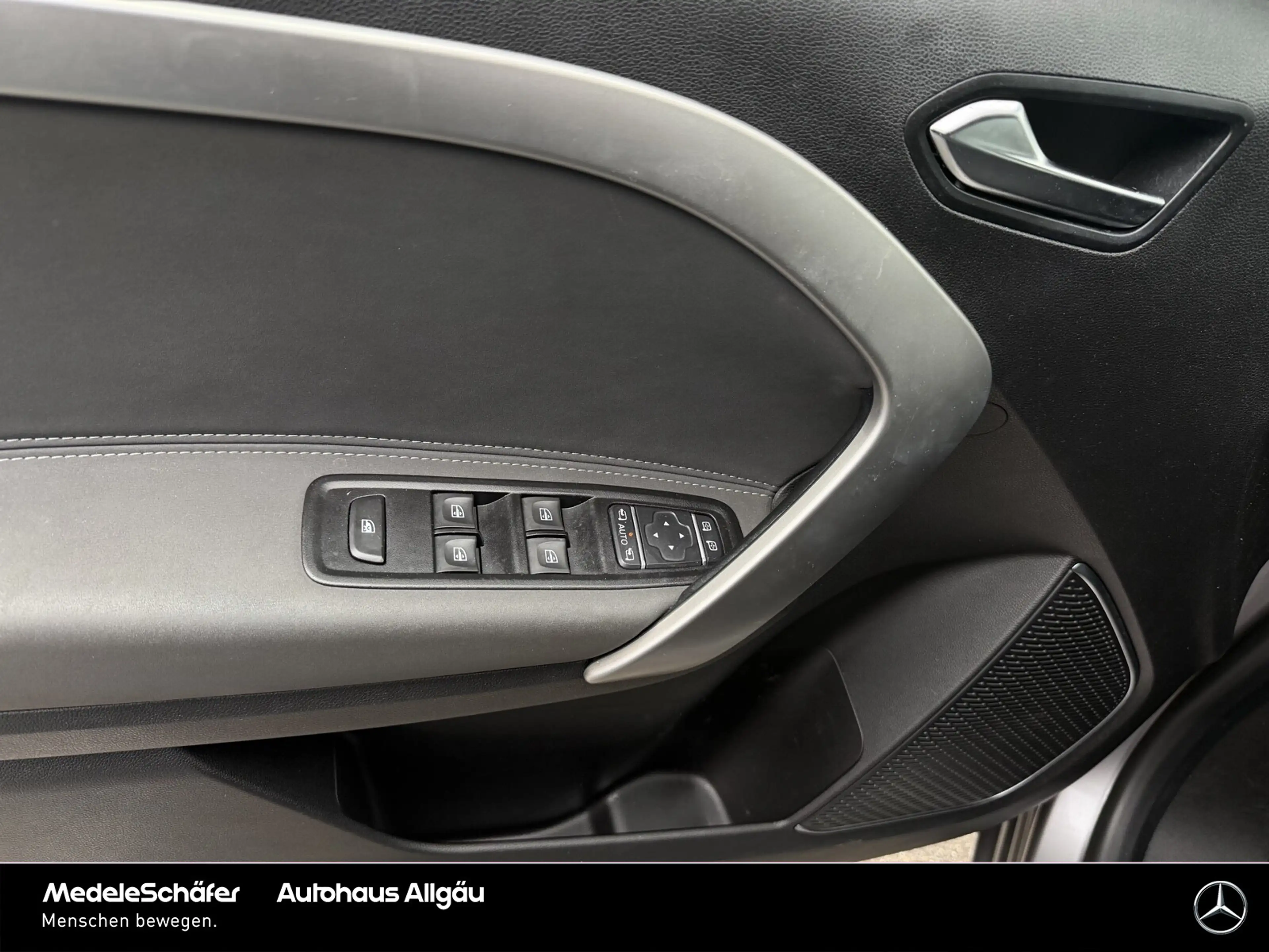 Mercedes-Benz T-Class T 180 Progressive LED CARPLAY 17-ZOLL SCHECKHEFT — photo 14