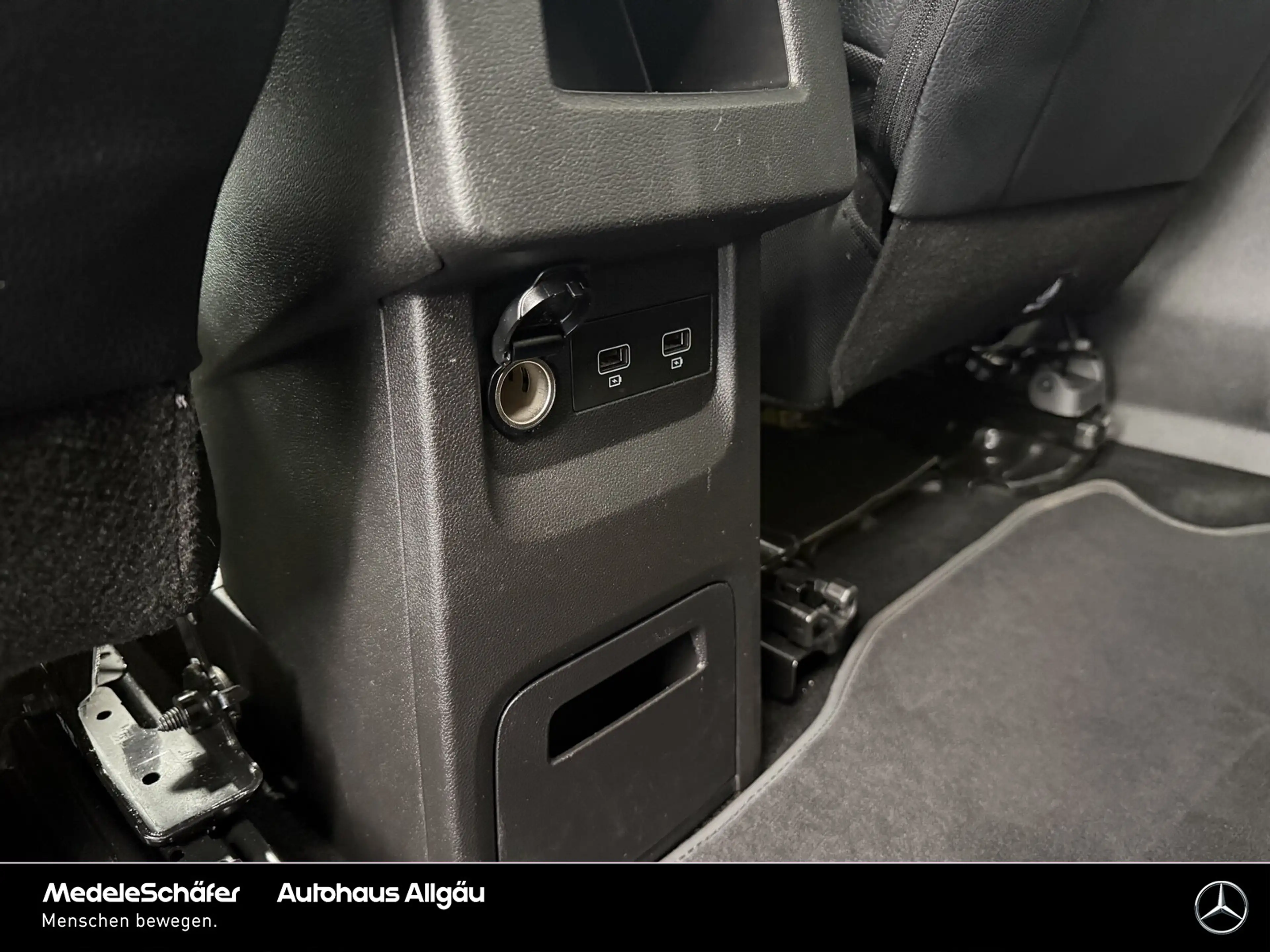 Mercedes-Benz T-Class T 180 Progressive LED CARPLAY 17-ZOLL SCHECKHEFT — photo 8
