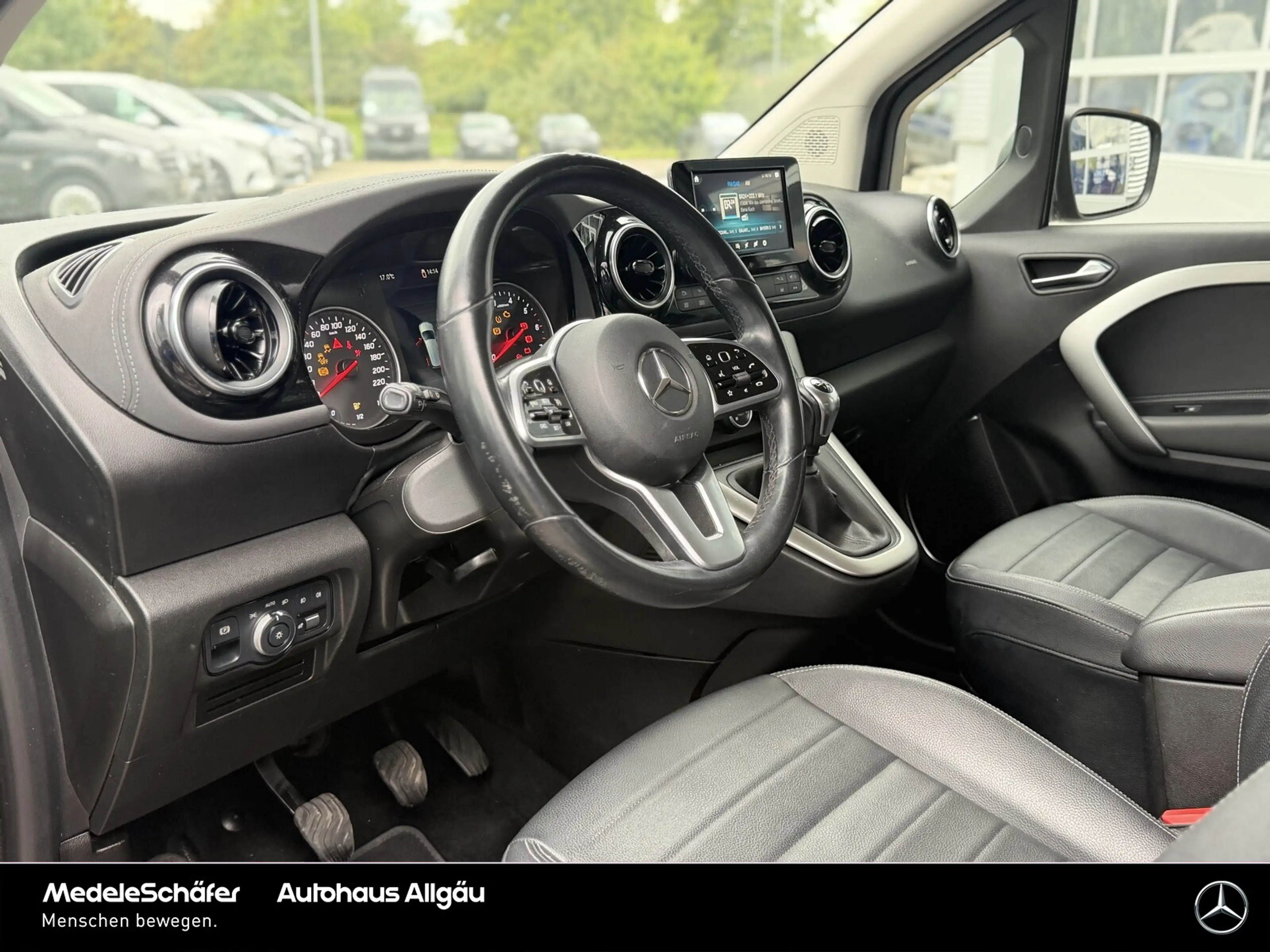 Mercedes-Benz T-Class T 180 Progressive LED CARPLAY 17-ZOLL SCHECKHEFT — photo 13
