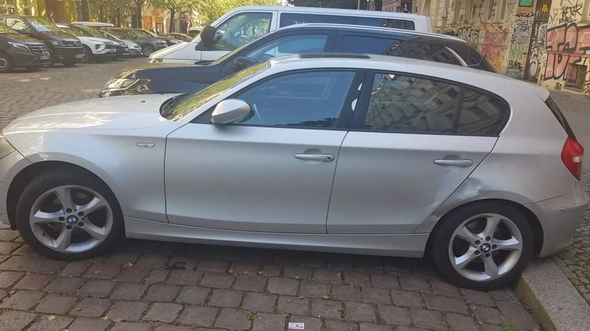 BMW 118 118d DPF Gümüş rengi - 1