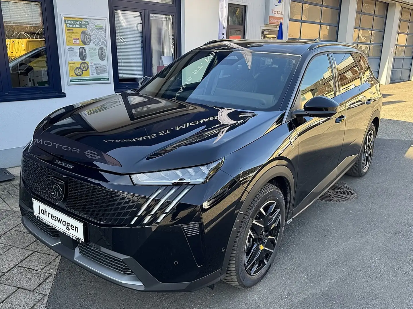 Peugeot 5008 mHEV 136 e-DCS6 GT Aut. Schwarz - 1