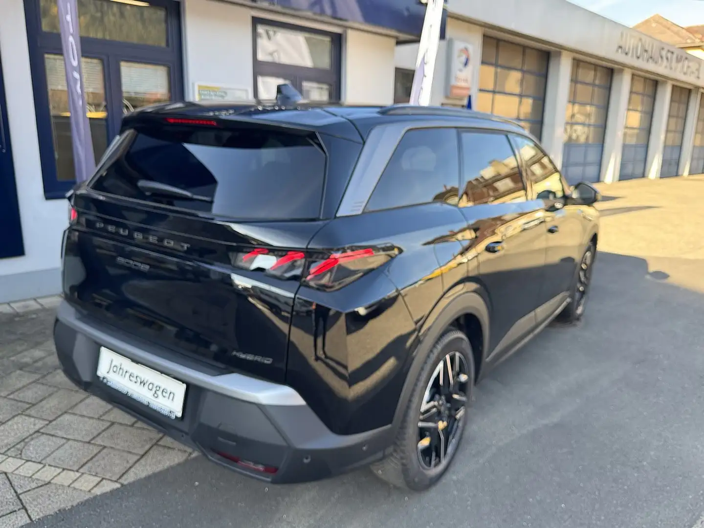 Peugeot 5008 mHEV 136 e-DCS6 GT Aut. Schwarz - 2