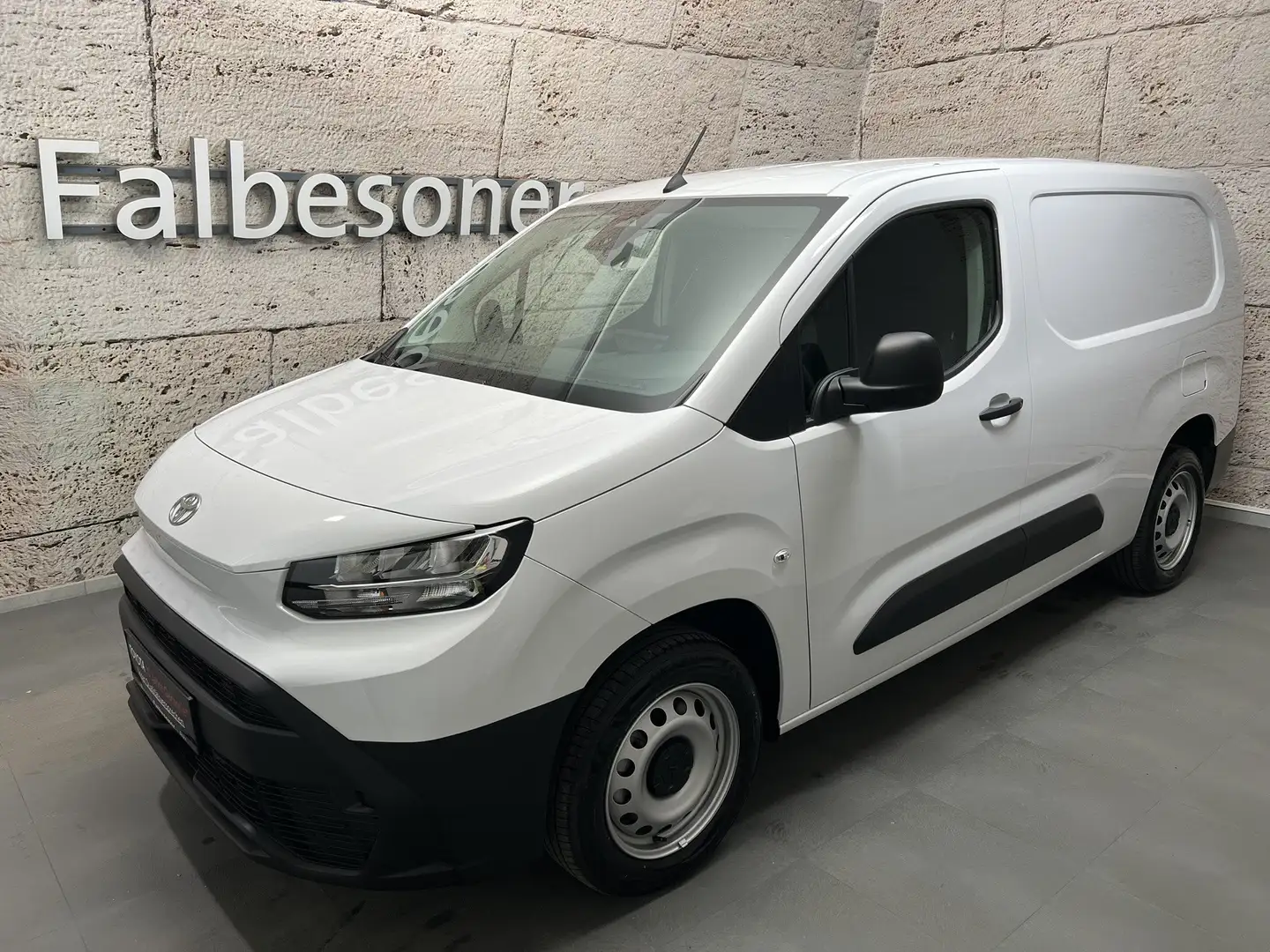 Toyota Proace City L2 1,5 Diesel Meister 4-türig Weiß - 1