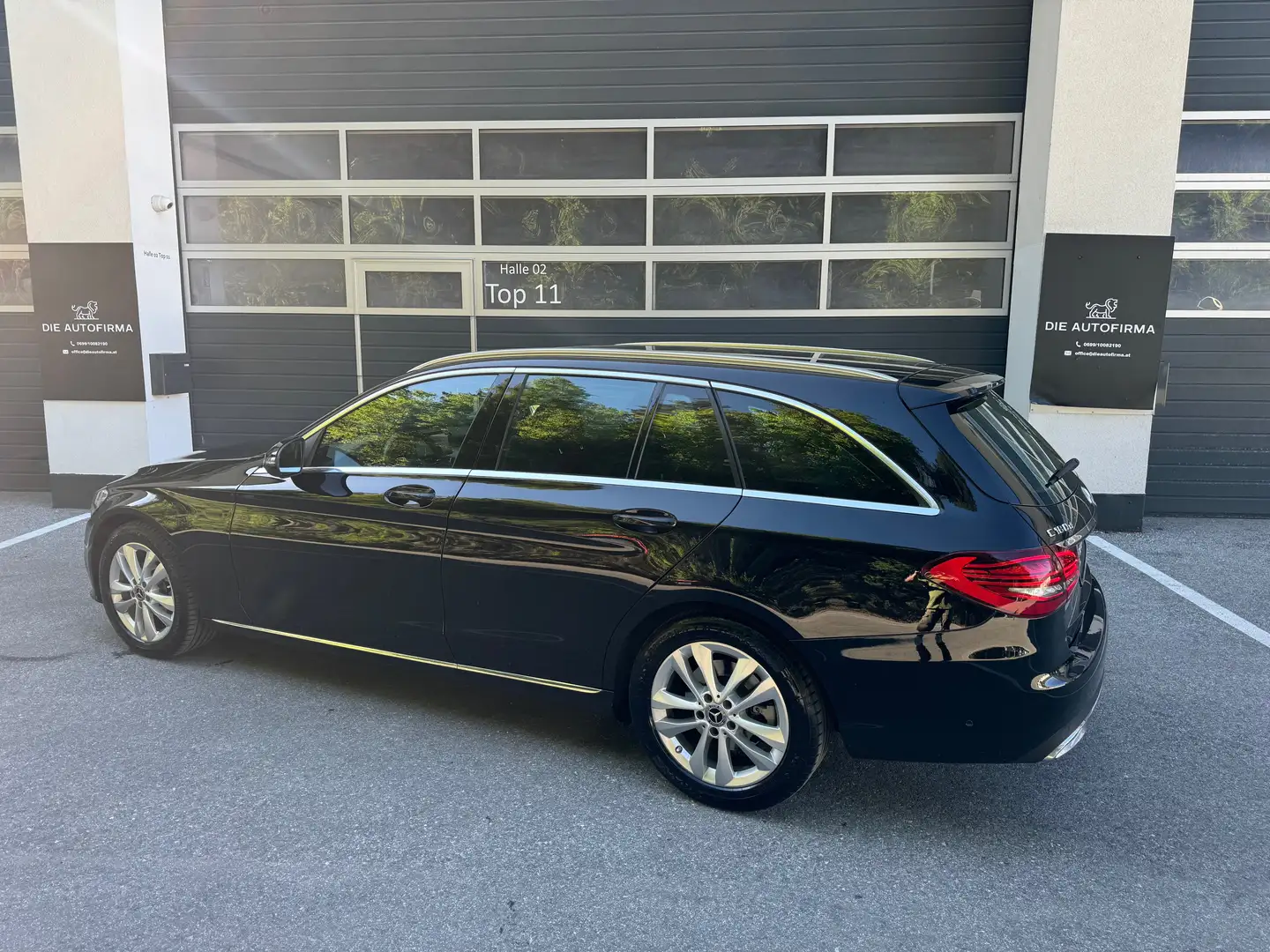 Mercedes-Benz C 180 **SERVICEGEPFLEGT**AUTOMATIK**KOMBI** Schwarz - 2