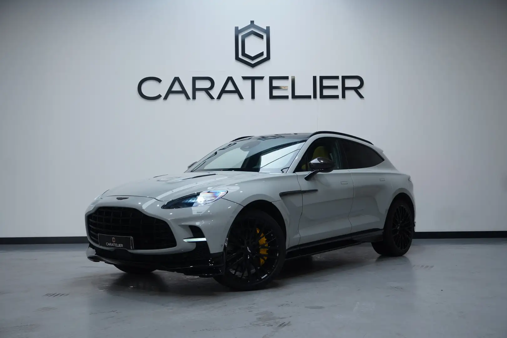 Aston Martin DBX 4.0 V8 707 / Full Carbon / Sportuitlaat / Top Cond Grau - 1