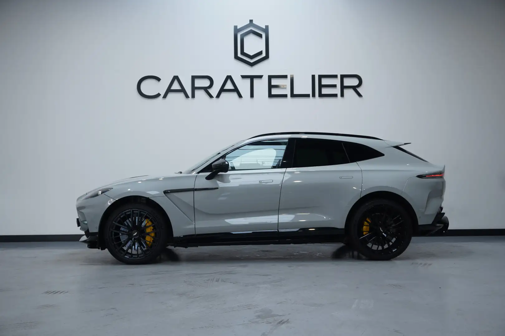 Aston Martin DBX 4.0 V8 707 / Full Carbon / Sportuitlaat / Top Cond Grau - 2