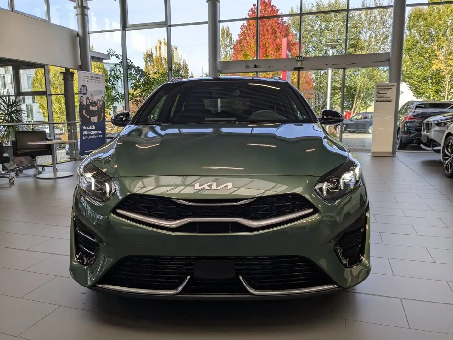 Kia Ceed / cee'd Ceed SW 1.5 T-GDI  GT-Line PANO LED NAVI PDC SHZ Grün - 2