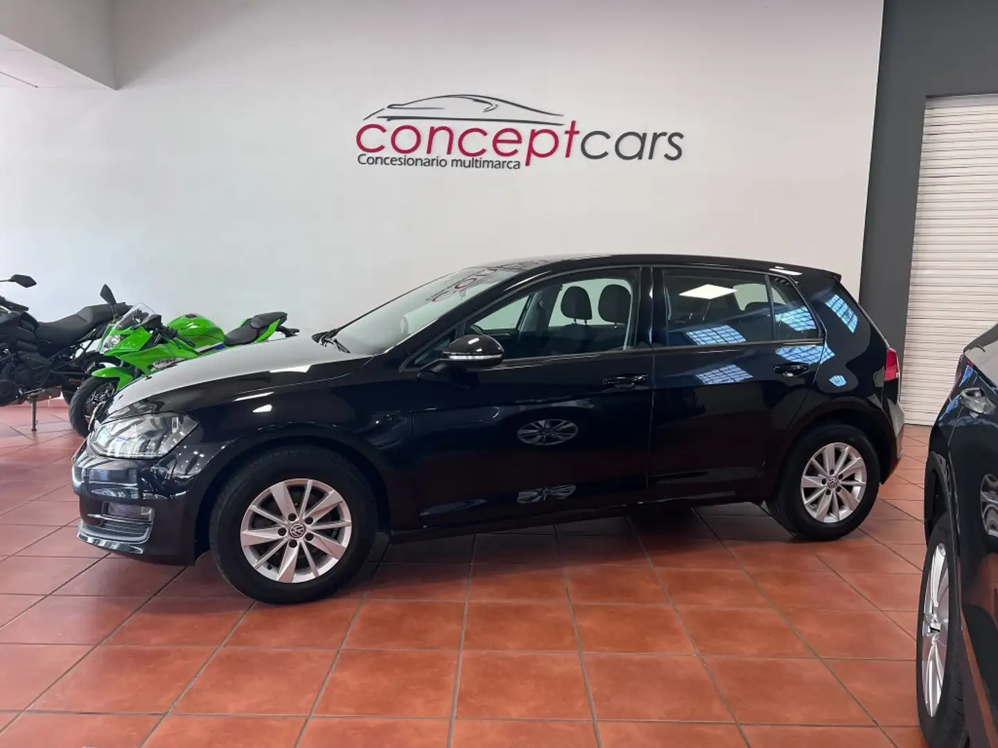 Volkswagen Golf 1.6TDI CR BMT Advance 105 Negro - 2