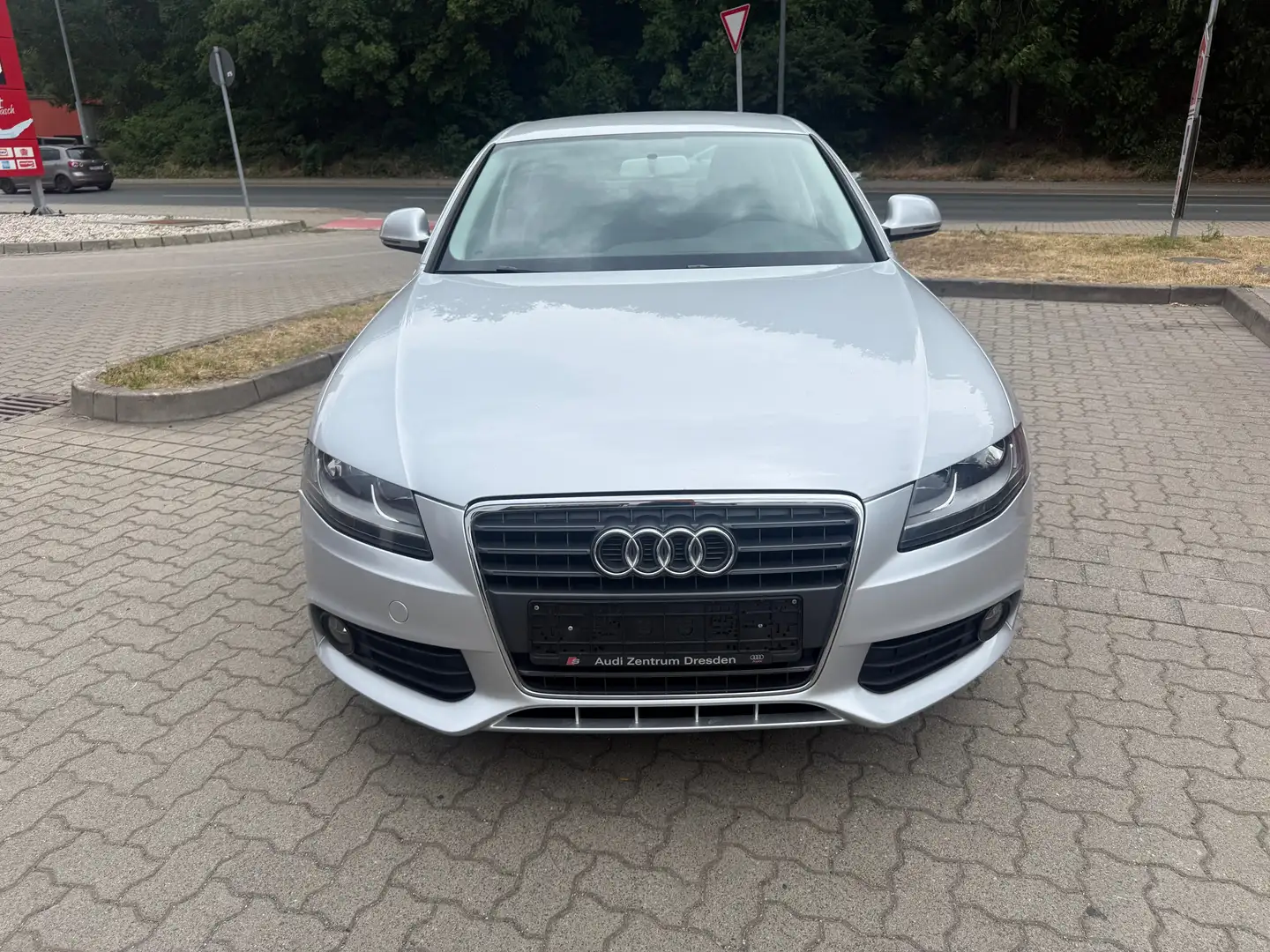 Audi A4 1.8 TFSI TÜV / BIS 10/2026 Silber - 2