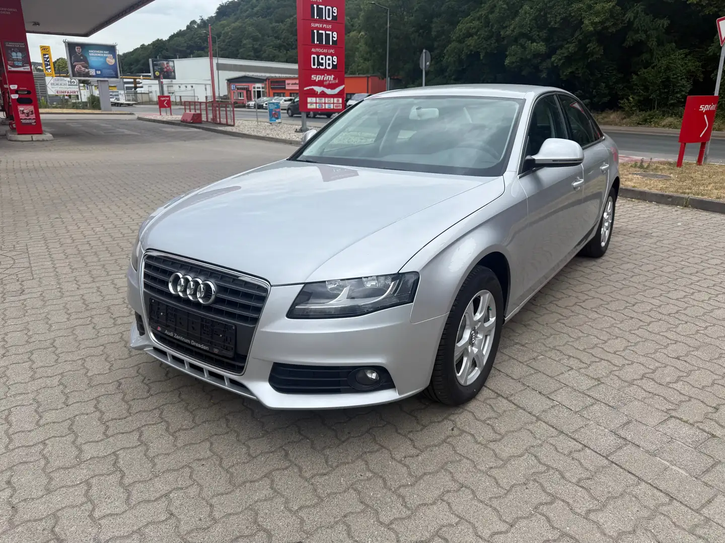 Audi A4 1.8 TFSI TÜV / BIS 10/2026 Silber - 1