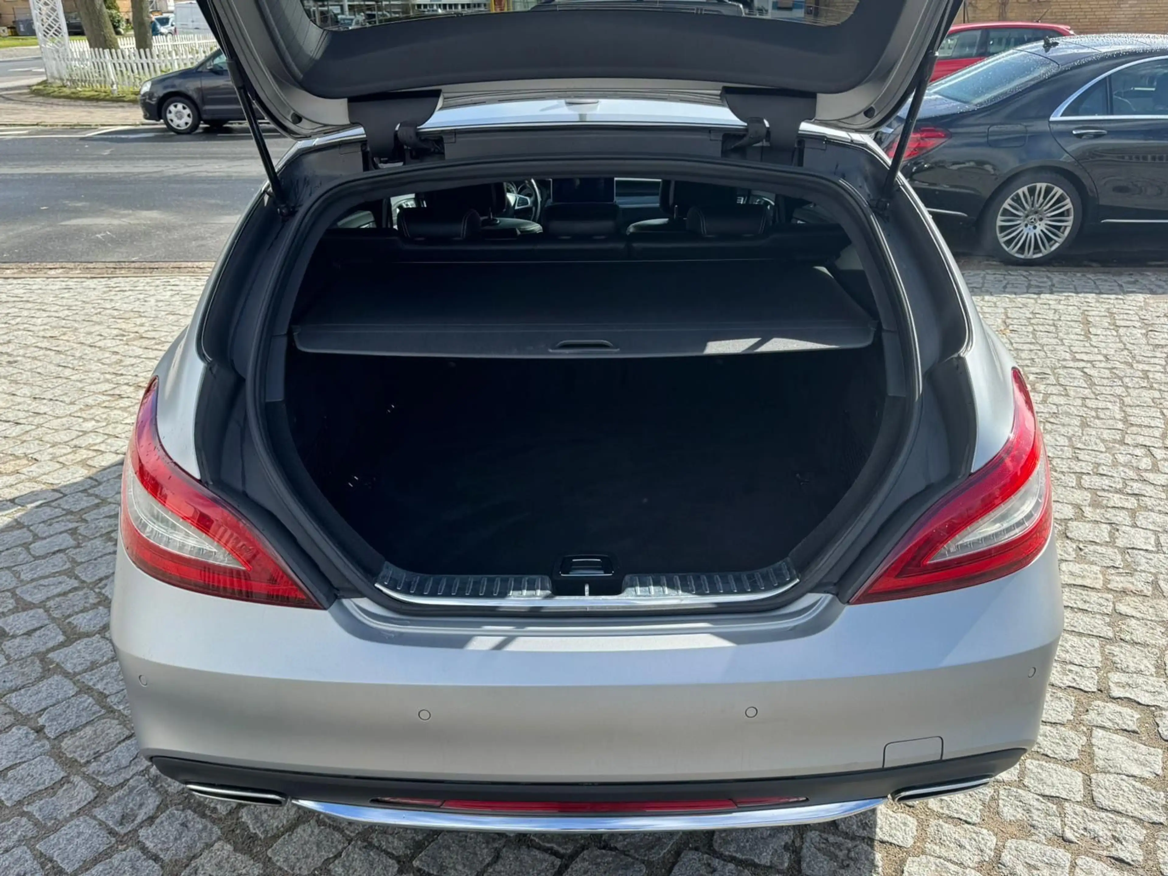Mercedes-Benz CLS 350 d 4Matic AMG*MAGNO*DIST*H&K*Voll* — photo 9