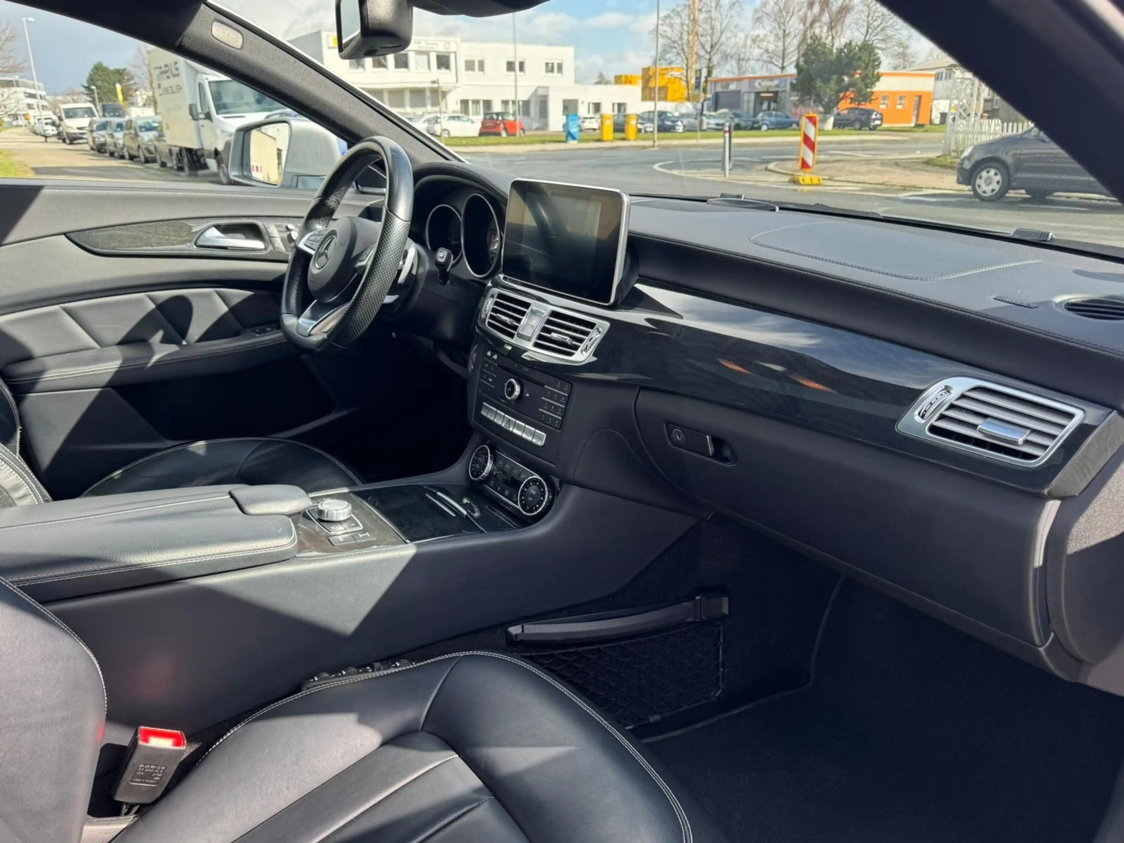 Mercedes-Benz CLS 350 d 4Matic AMG*MAGNO*DIST*H&K*Voll* — photo 14