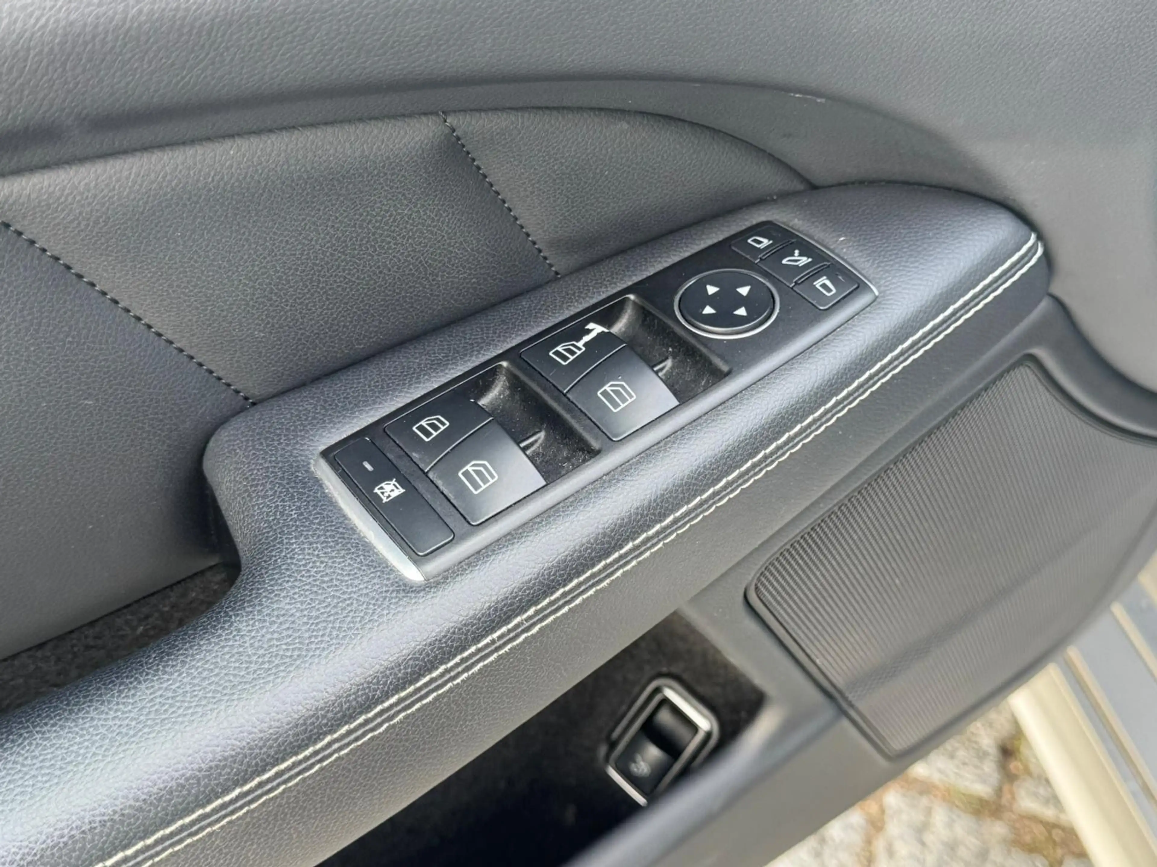 Mercedes-Benz CLS 350 d 4Matic AMG*MAGNO*DIST*H&K*Voll* — photo 17