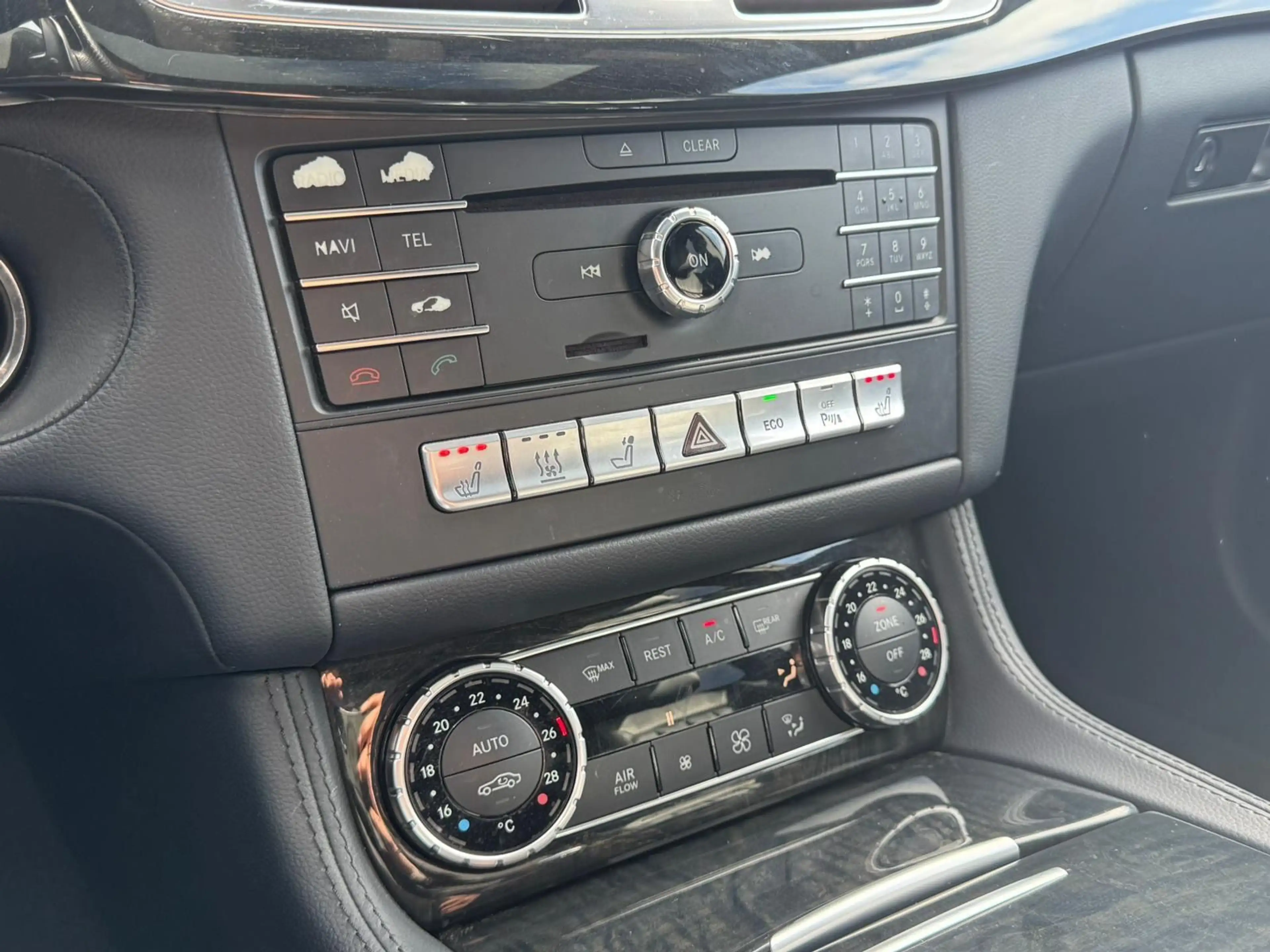 Mercedes-Benz CLS 350 d 4Matic AMG*MAGNO*DIST*H&K*Voll* — photo 28