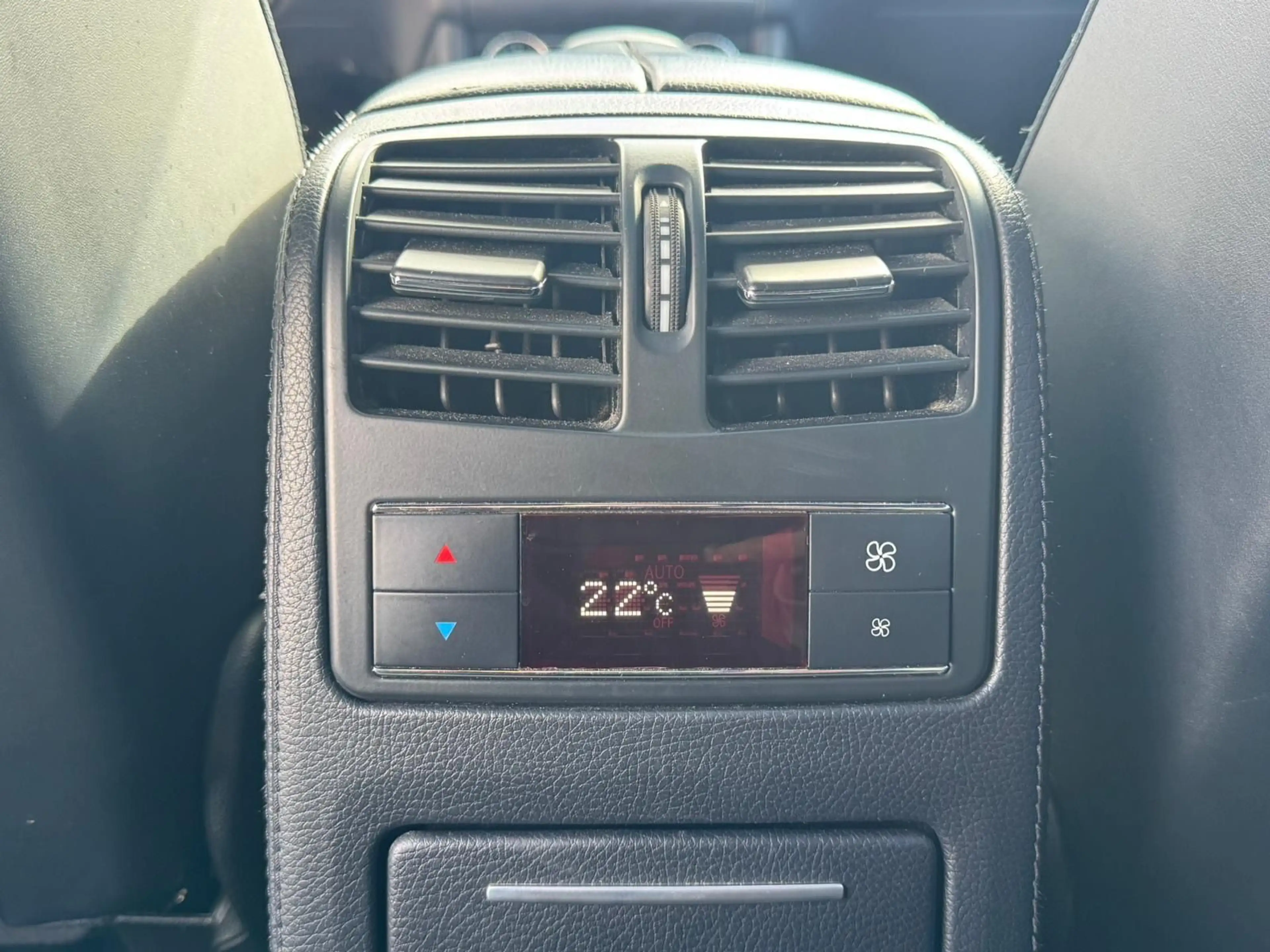 Mercedes-Benz CLS 350 d 4Matic AMG*MAGNO*DIST*H&K*Voll* — photo 20