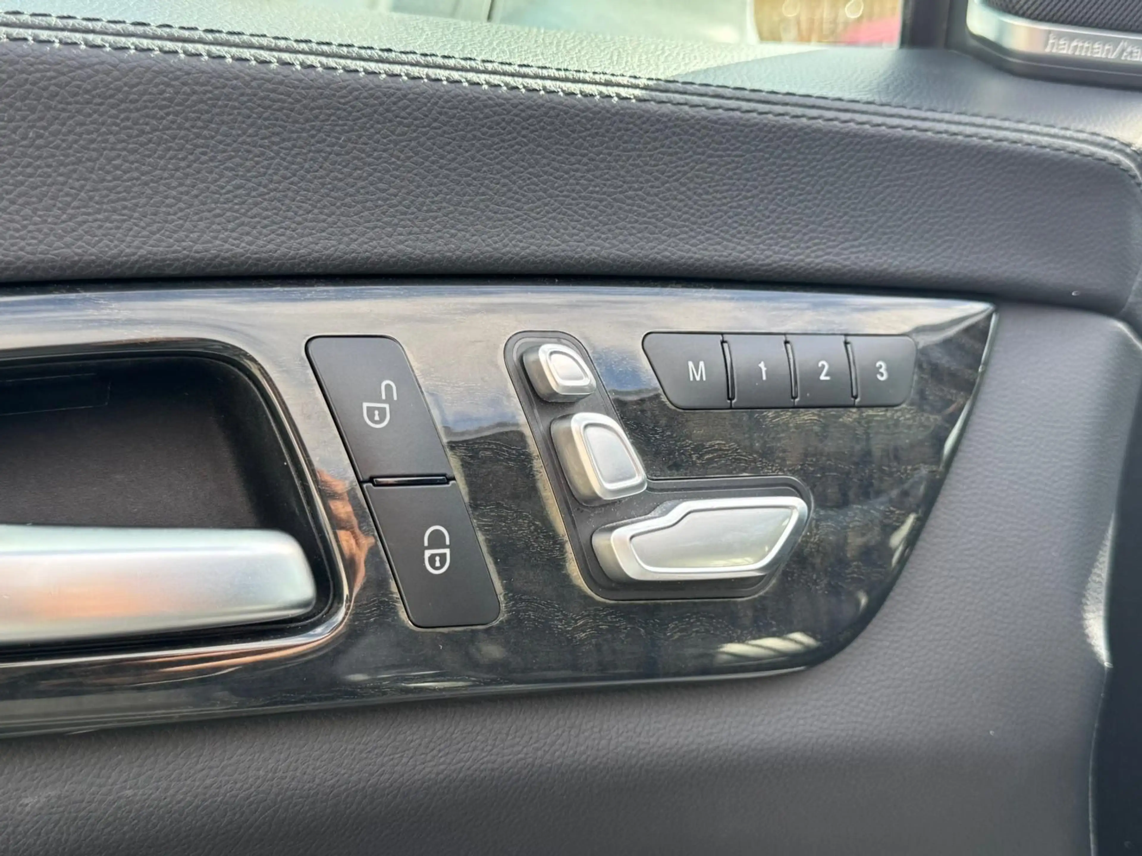 Mercedes-Benz CLS 350 d 4Matic AMG*MAGNO*DIST*H&K*Voll* — photo 19