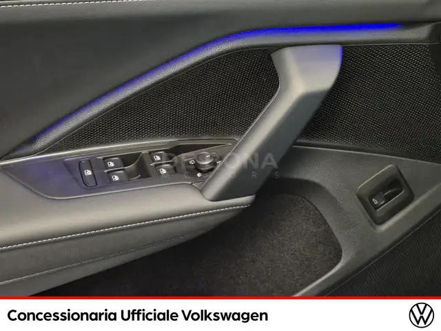 Volkswagen Tiguan view 21