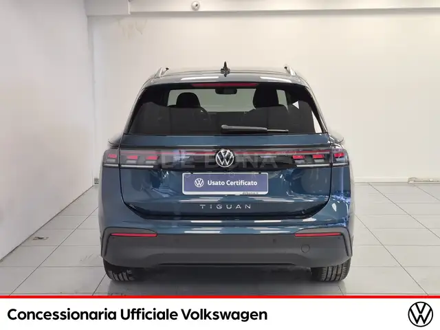 Volkswagen Tiguan view 6
