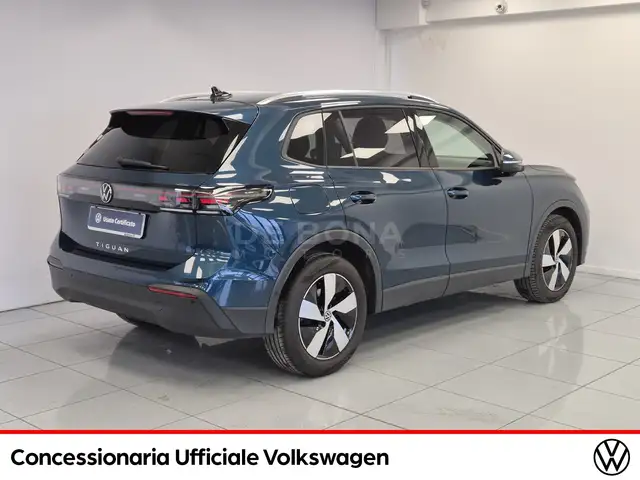 Volkswagen Tiguan view 5