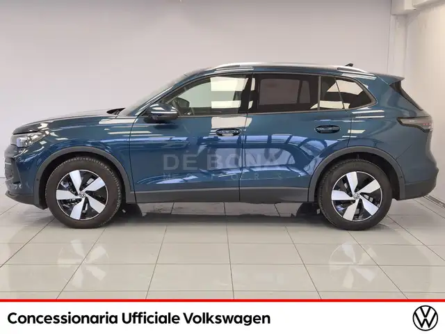Volkswagen Tiguan view 4