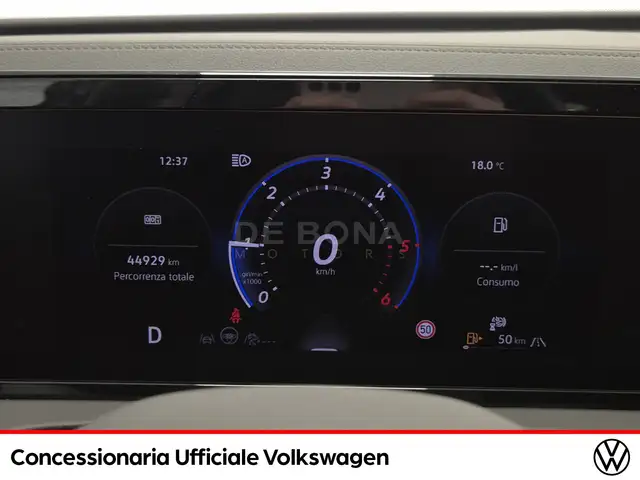 Volkswagen Tiguan view 12