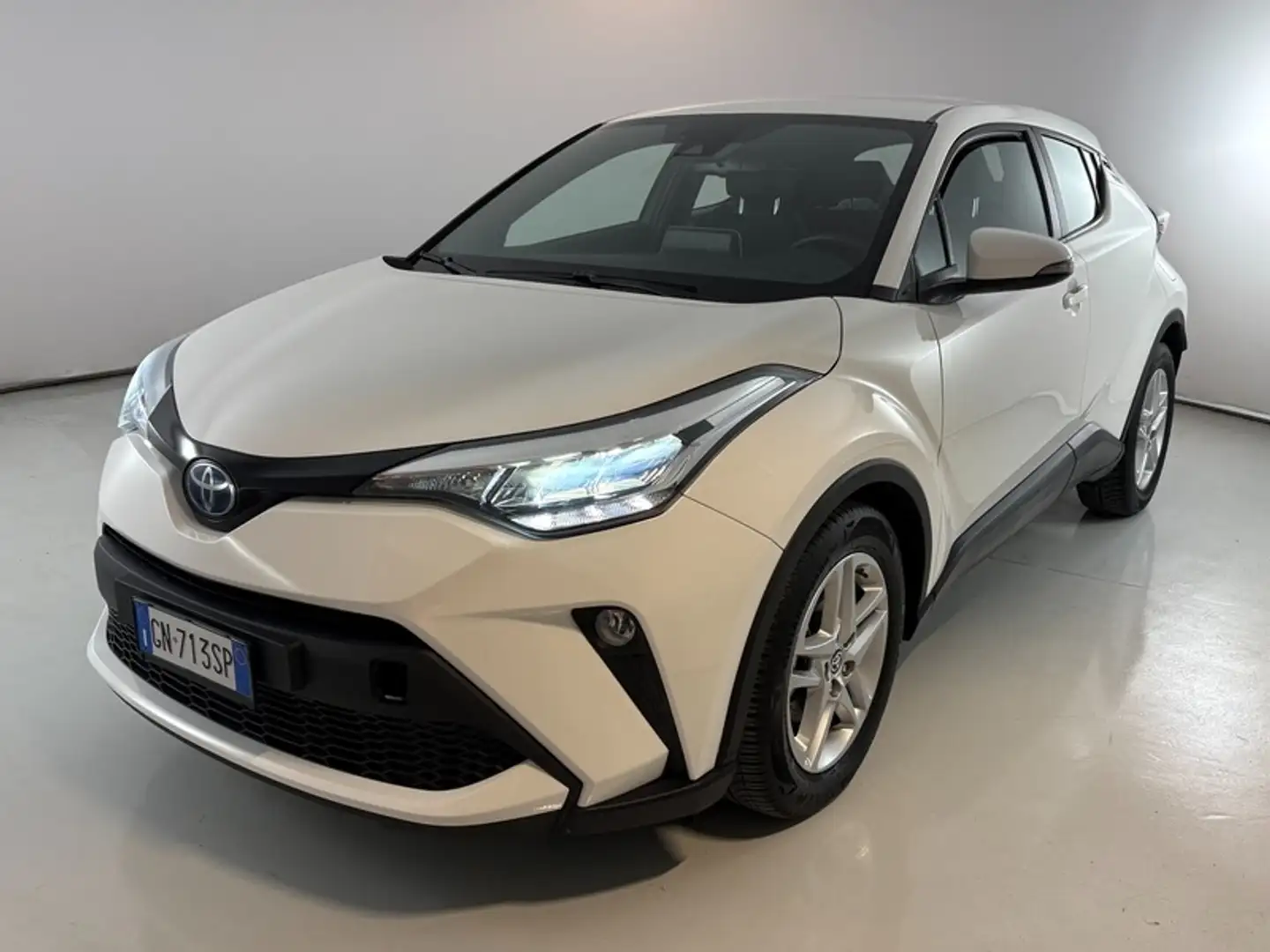 Toyota C-HR 1.8 Hybrid Business White - 1